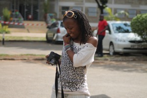 Gal gat mad talent with the Camera! And we tots like her style! 
